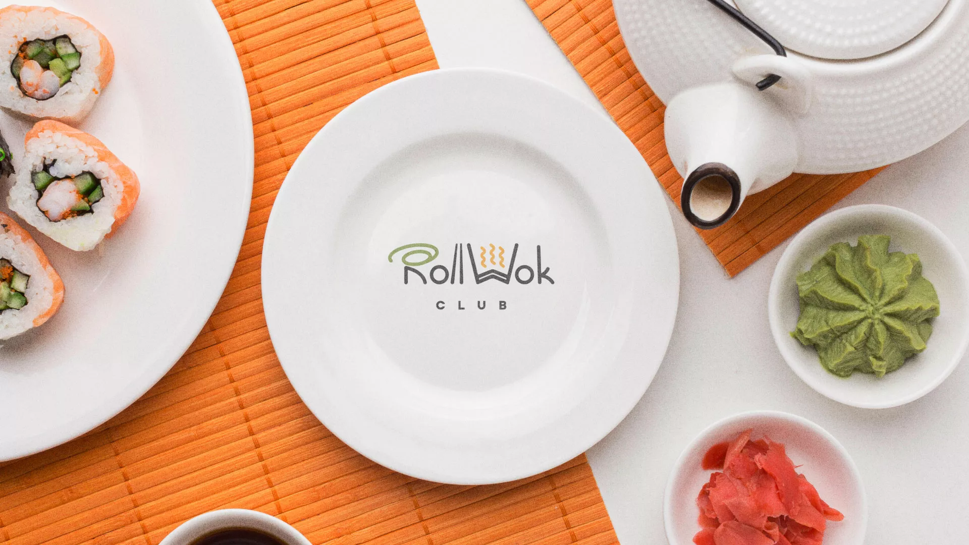 Разработка логотипа и фирменного стиля суши-бара «Roll Wok Club» в Курлово